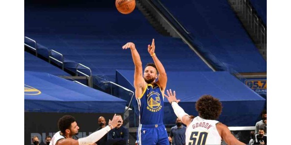 Denver Nuggets perdió ante los Golden State Warriors en ambos juegos en un mes
